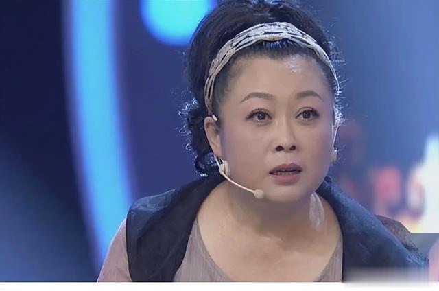 张海燕:专注“网恋”,老牛吃嫩草,抱小28岁“高富帅”丈夫