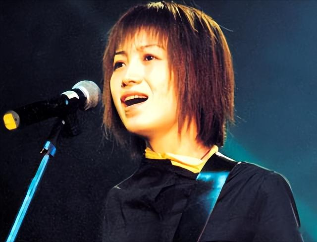 她上4次春晚,和恩师同居怀孕,被骗流产,如今51岁依然单身!