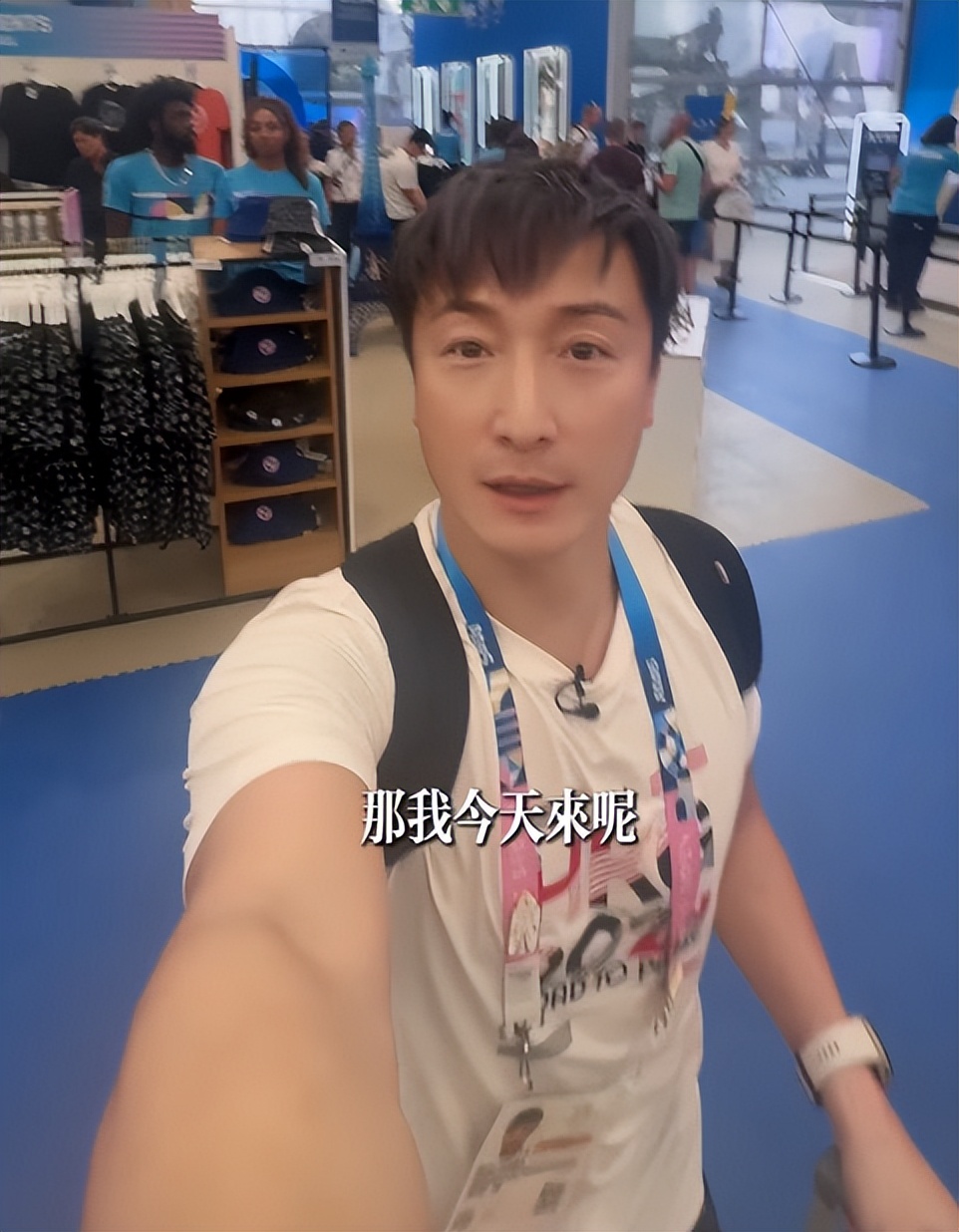 方力申曝小14岁女友不恋钱财，爱吃路边摊，还反对他努力赚钱