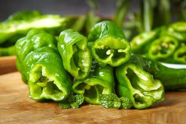 青椒1块多1斤,买上10斤腌起来,酸辣脆爽,好吃无添加,久放不坏