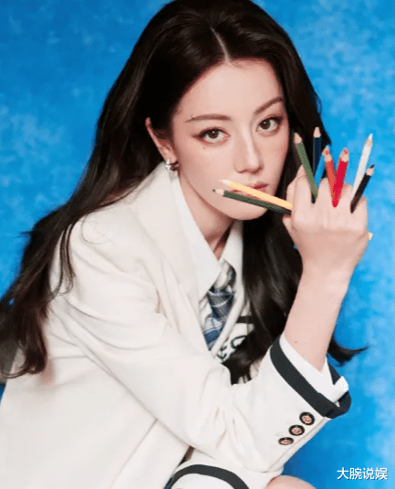 一天招商三部剧!迪丽热巴2025年杀疯了,一张屏保成央妈正剧女主