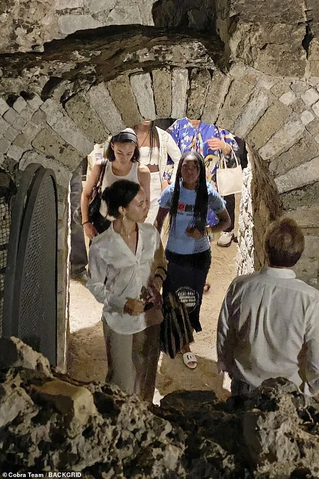 麦当娜：顶级Diva终于不装了，近照不如刘晓庆，撑不动皮囊了？