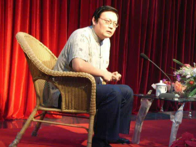 从一代名嘴到节目被叫停，销声匿迹7年的老梁，如今过得如何