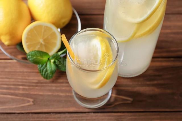 喝柠檬水到底能不能美白、减肥？不管好坏，泡柠檬时建议都别加它