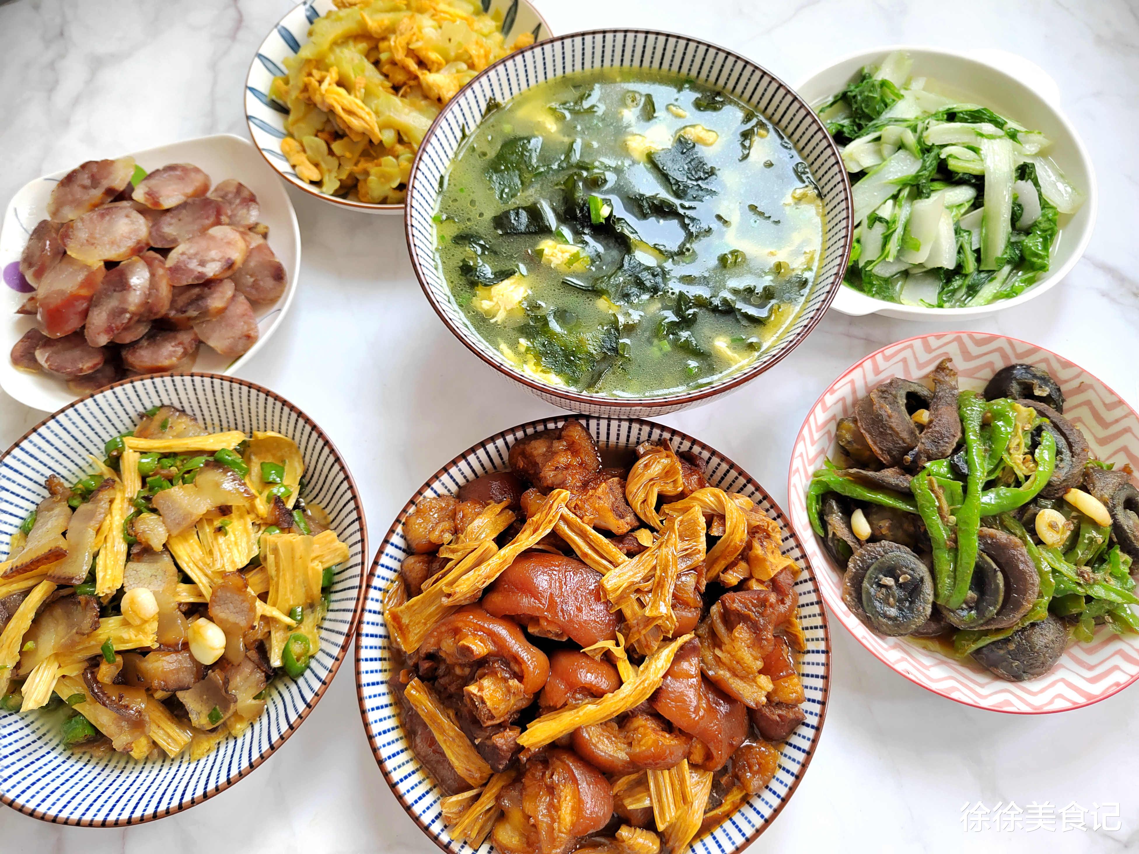 婆婆過生日，冒著高溫做了6菜1湯，卻被吐槽太摳門，兒媳發(fā)飆了