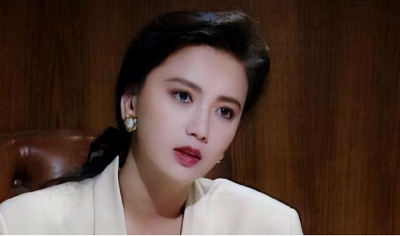 曾华倩:被梁朝伟抛弃,却生冠军儿子,如今的她,证明金星没说错