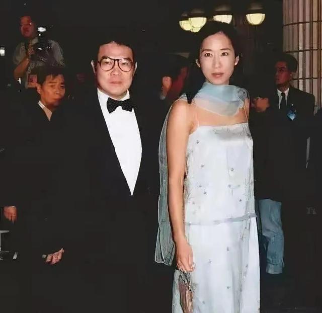 朱玲玲：抛弃霍震霆和3个孩子，19年过去，她迎来了自己的结局