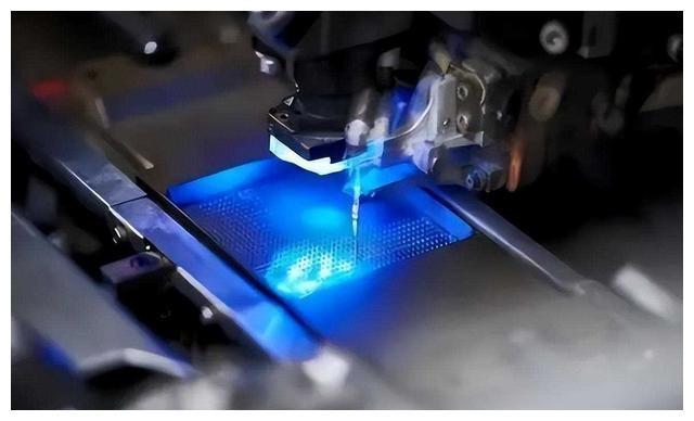 光刻机将成废铁?美日荷联合施压,800台设备何去何从?