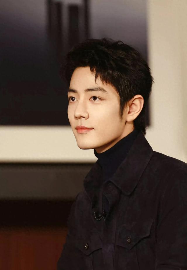 肖战倪妮隔窗深情对视，娱乐圈浪漫瞬间引热议