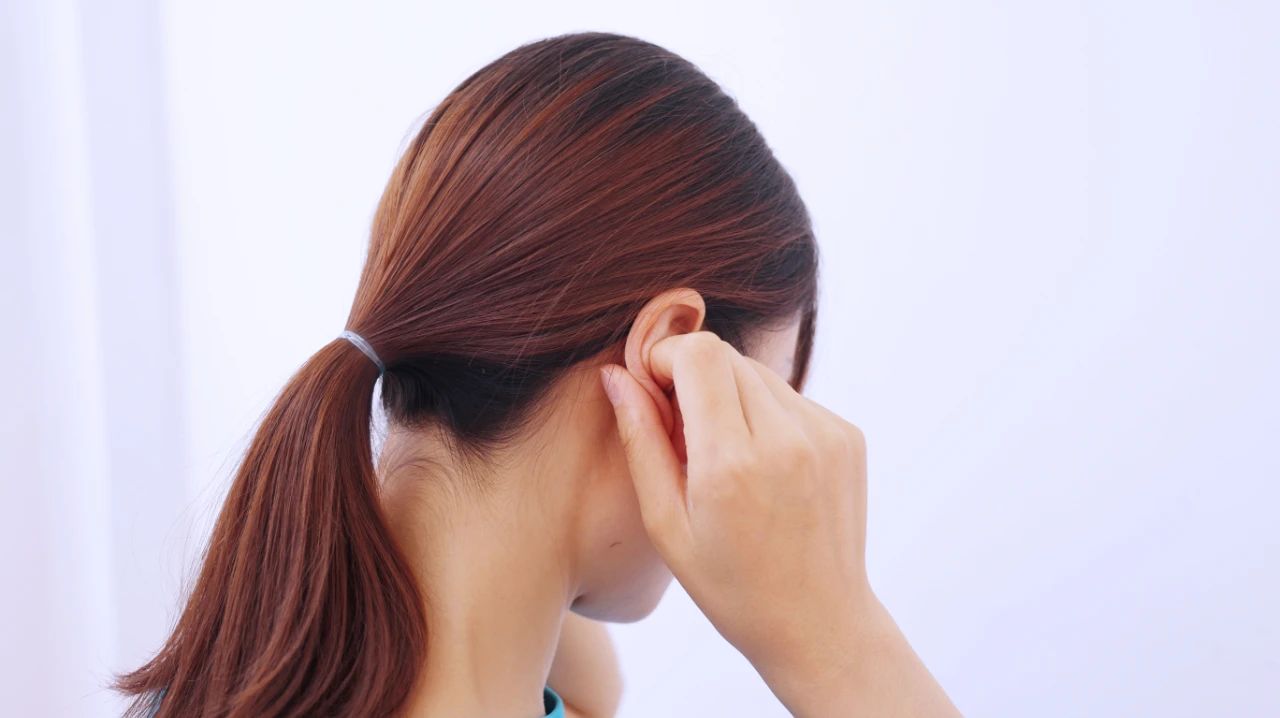 医生忠告：耳朵里面经常痒，或是这4种病的表现，最好上点心