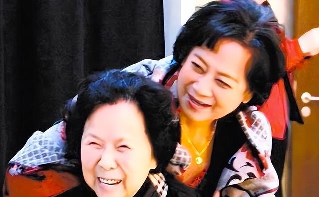 “观音”扮演者左大玢有多美？与主席是忘年交，颜值不输一线女星