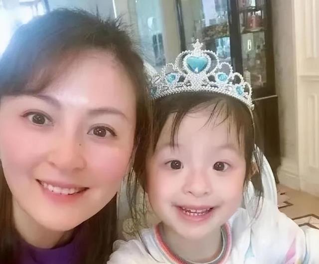 她是最干净的女演员，出道30年零绯闻，被神秘富商苦追10年才嫁！