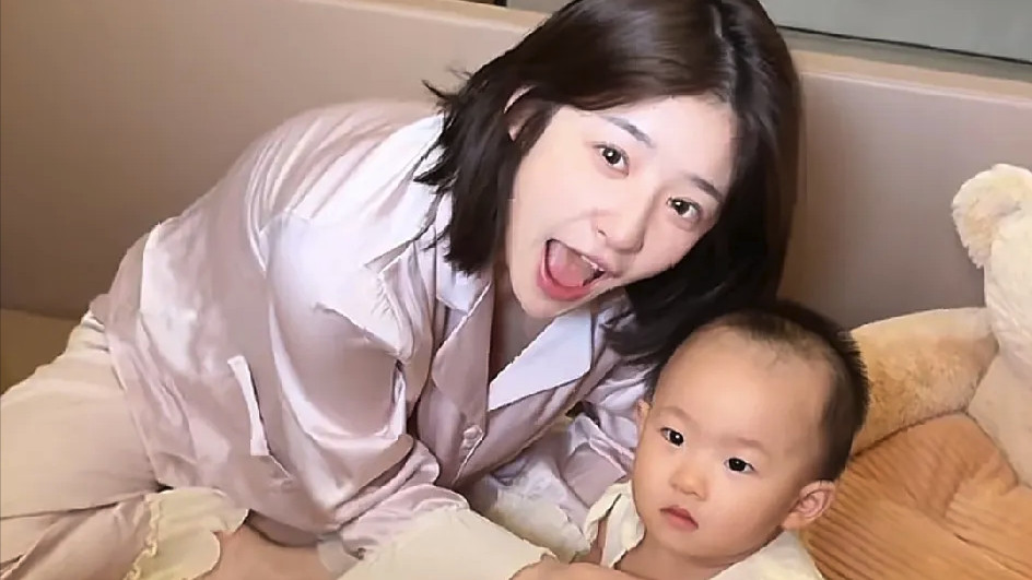 黄一鸣赢麻了！拍婚纱照求婚者众多，暗示王健林主动联系认孙女！