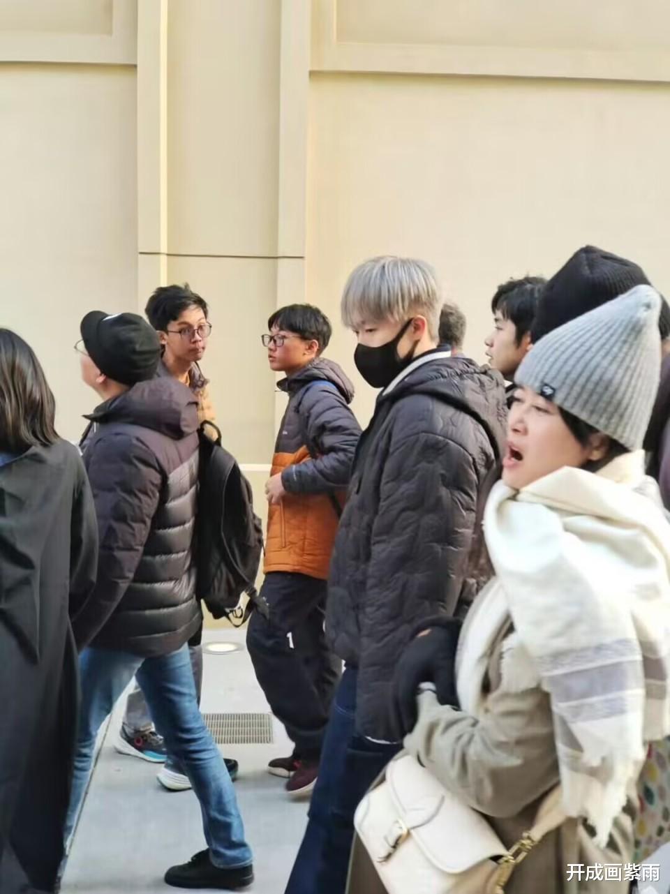 网传:王楚钦与神秘女生环球影城甜蜜互动,恋情疑似曝光!