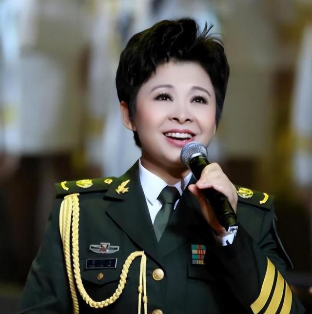 中国顶级的8位女歌唱家，谭晶宋祖英上榜，李谷一毫无争议