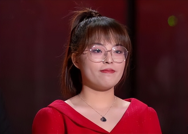 她被誉为好声音最惨冠军，夺冠一个月后无人问津，如今判若两人