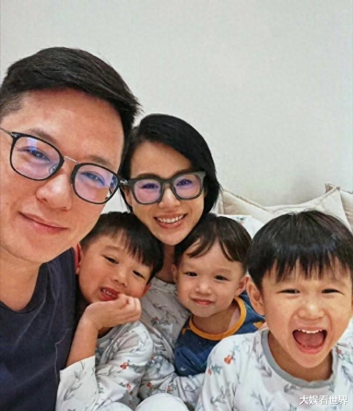 胡杏儿晒合影为大儿子庆生,一家四口素颜出镜,丈夫李承德变化大