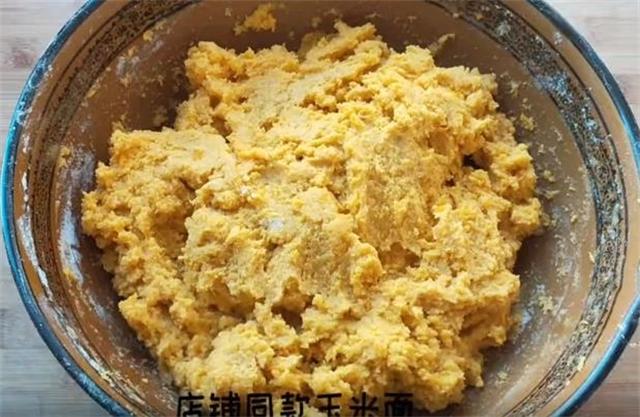 一碗玉米面，半个南瓜，筷子一搅，个个松软开花，15分钟搞定早餐