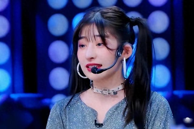 后继有人？黄一鸣喊话王思聪，转正心思超明显，娃娃五官似王健林