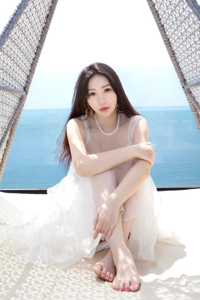 柳岩 裙子太美了