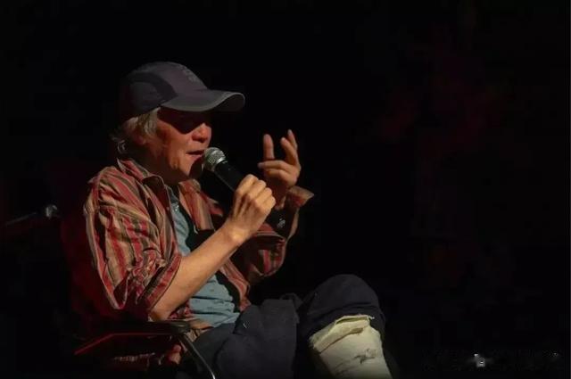 突传噩耗！他于今天7点40分去世，这部代表作家喻户晓