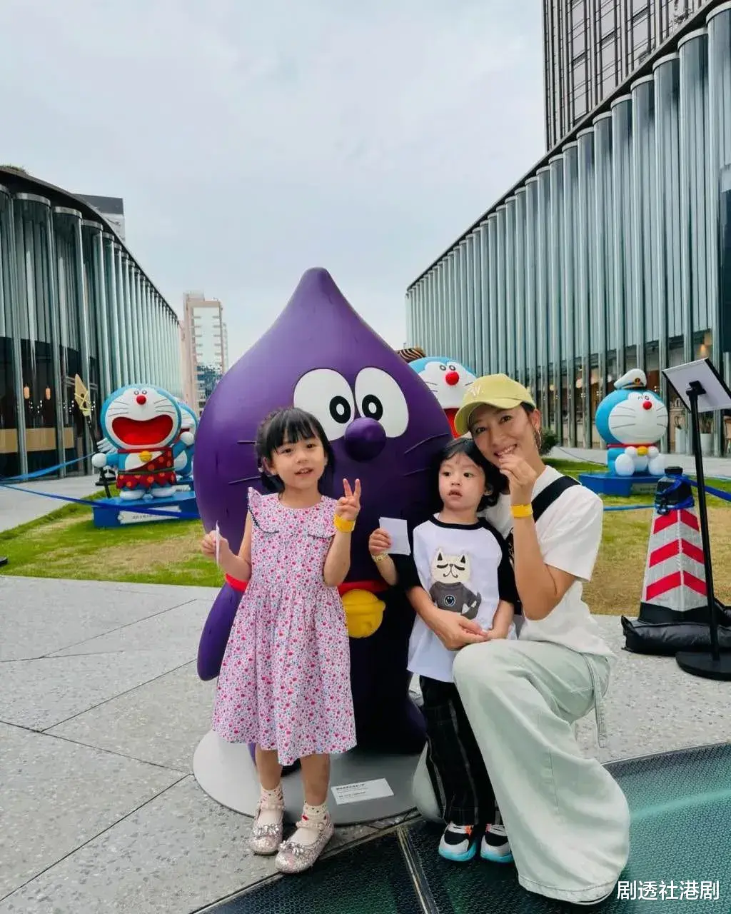 TVB大满贯视后晒出孩子艺术写真,获大批点赞,被称为人生赢家