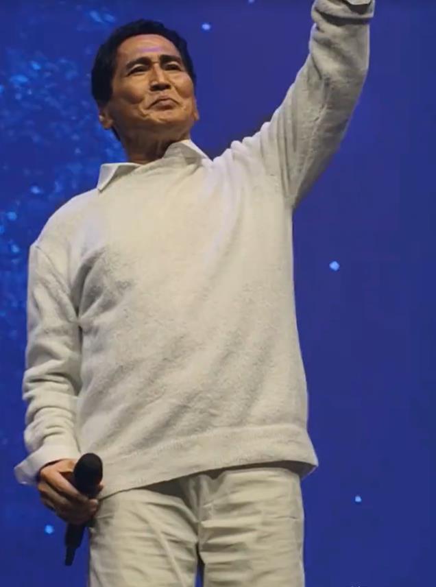 64岁齐秦被曝肺癌晚期,正在北京接受治疗,此前露面断崖式衰老