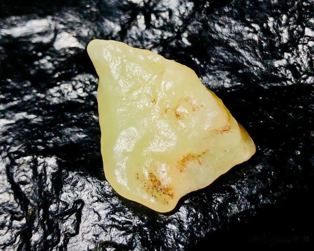 媲美籽料的风化料！被市场低估的戈壁和田玉！