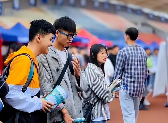 国家还是出手了，春招来七千多家央国企，但门槛却把大学生看笑了