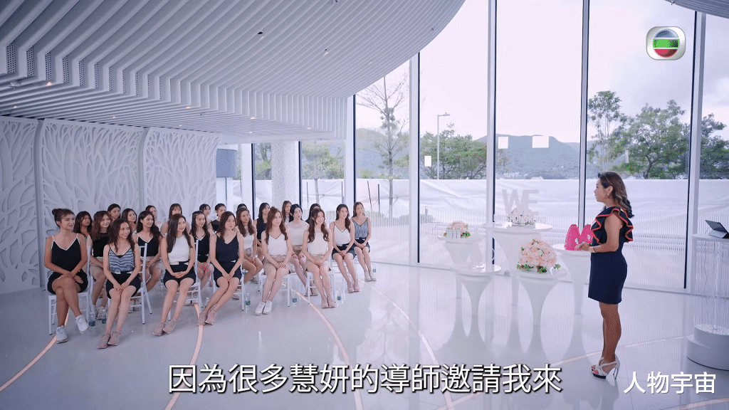 她是带球嫁帅哥最丑港姐，忽视丈夫却被深爱，培养女儿成马术精英