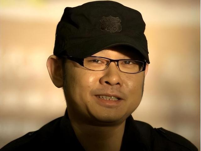 离婚33年后,再看刀郎那个和富商私奔的前妻,她后悔俩字说烂了