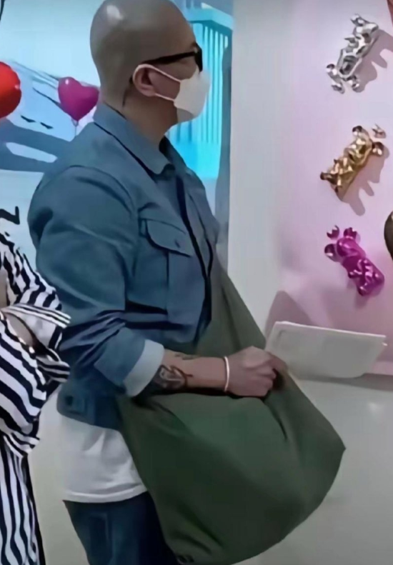 大S包机事件再升级,S妈社交平台一举动惹人心酸,矛头直指具俊晔