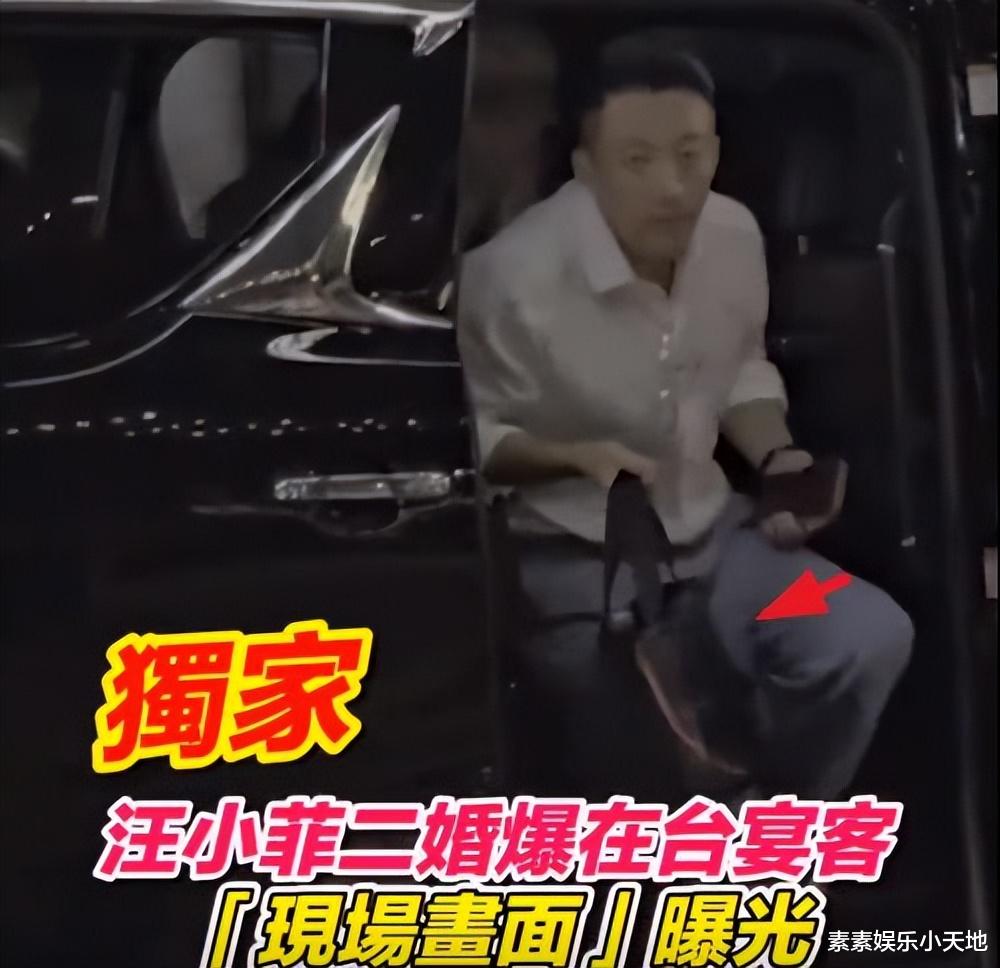 汪小菲给岳父岳母送大礼,手提高档礼盒非常礼貌,小梅笑个不停