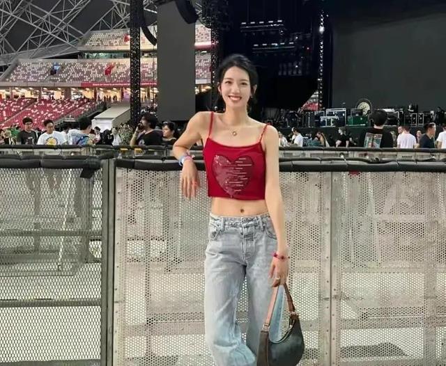 她目前香港TVB顶级美女，很多电视剧都找她当女主角，TVB要捧红她