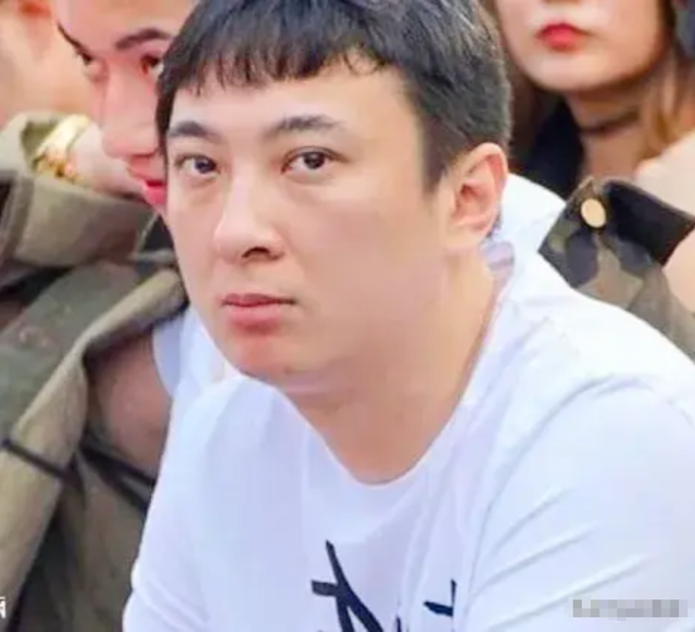 王思聪带多位美女韩国蹦迪,保镖不离身,网友说王思聪本人很帅