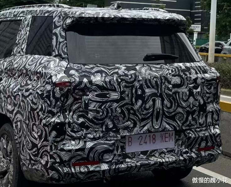 直接量产概念车？三菱Xforce长轴七座版路试曝光，无国产成遗憾！