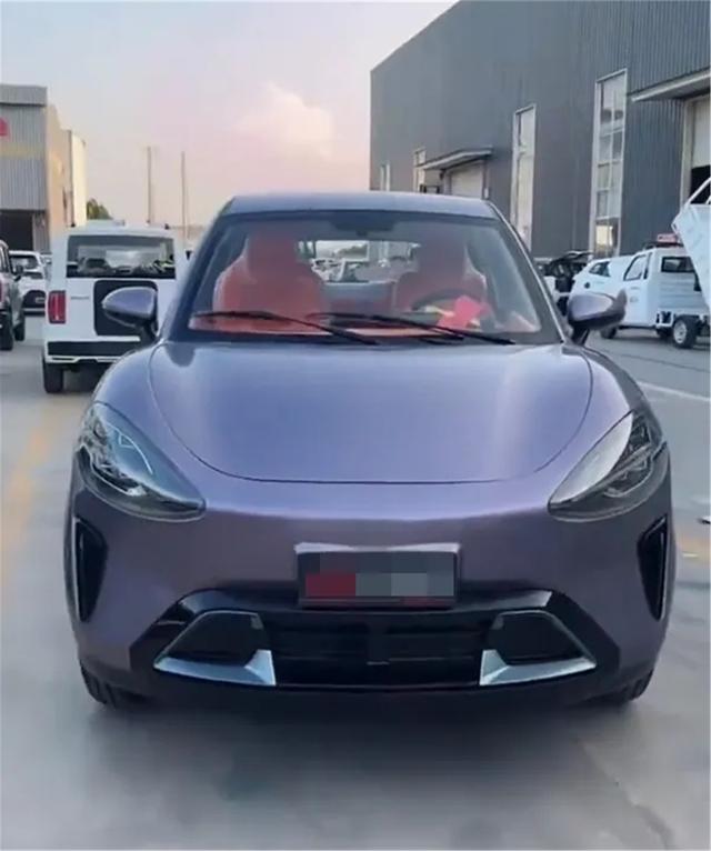 刚刚曝光的新款“小米SU7”,把全国网友都看懵了