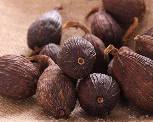 不管炖什么鱼,一条鱼用1克它,立马鲜香扑鼻,肉嫩汤鲜没腥味