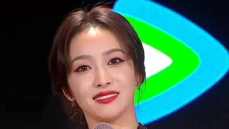 剧集大会唐嫣升咖成压轴，热巴妆容遭吐槽，杨紫新剧期待值第一