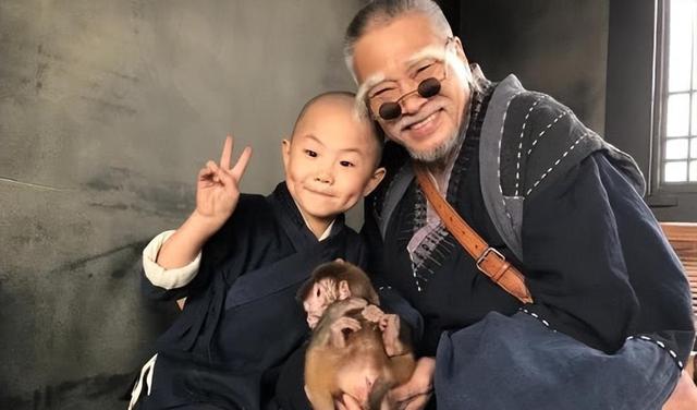 张峻豪|童星张峻豪：3岁出名，5岁上春晚，如今14岁的他早已是父母的骄傲