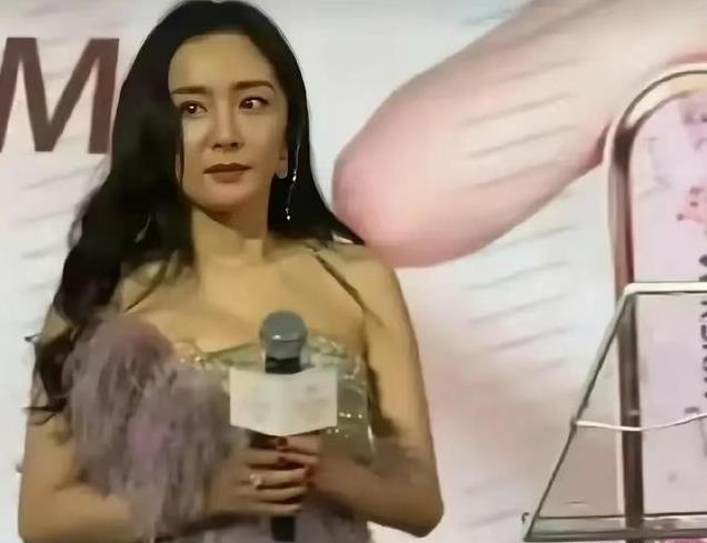 无滤镜大变样,吴家丽膀大腰圆,陈德容撞脸杨幂,高圆圆铁桶身材