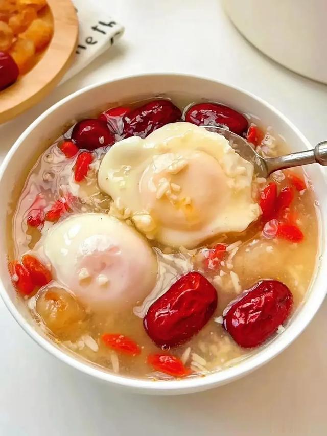 老得慢的女人,都爱吃这6种食物,坚持吃2种以上,60岁也不显老