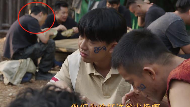 《边水往事》中欺骗观众的穿帮镜头，网友：导演你过来，我保证不打你