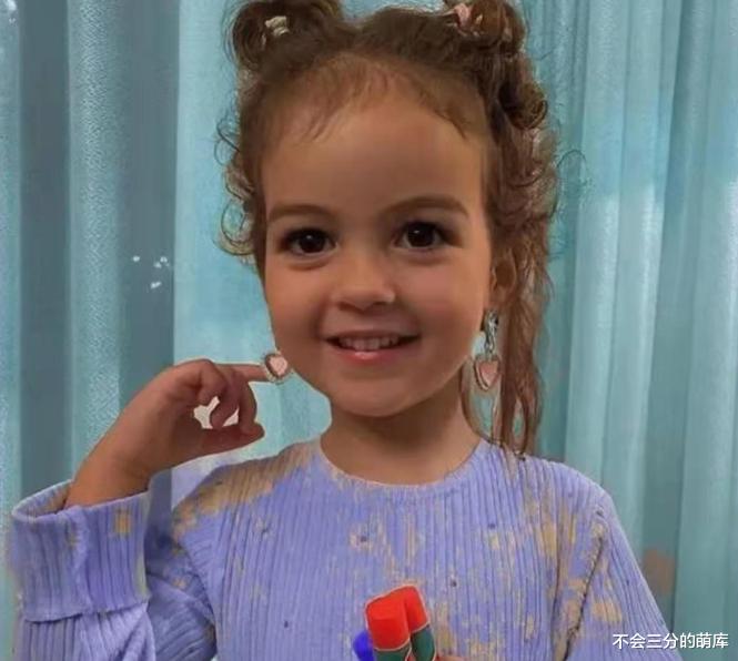 C罗最疼爱的女儿长大了!小公主是美人胚子,继承乔治娜基因