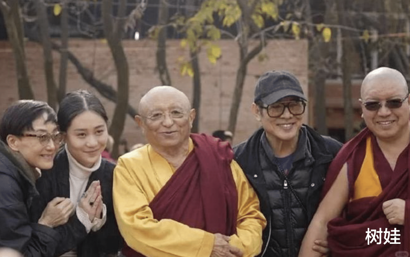 李连杰到海拔4000米高山修行,62岁利智同行,夫妻牵手修行好恩爱