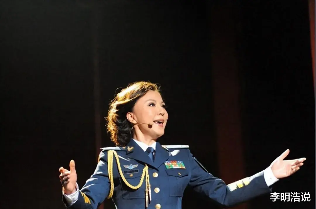 她7次登上央视春晚,因贪财被封杀,现在54岁沦落到街头卖唱