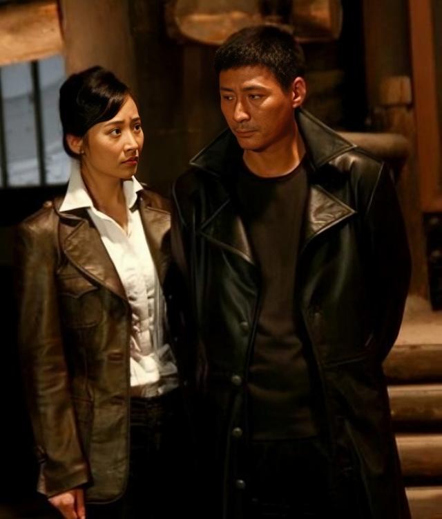 黄海波和曲栅栅苦尽甘来，夫妻俩庆结婚10周年，帅气儿子罕见露面