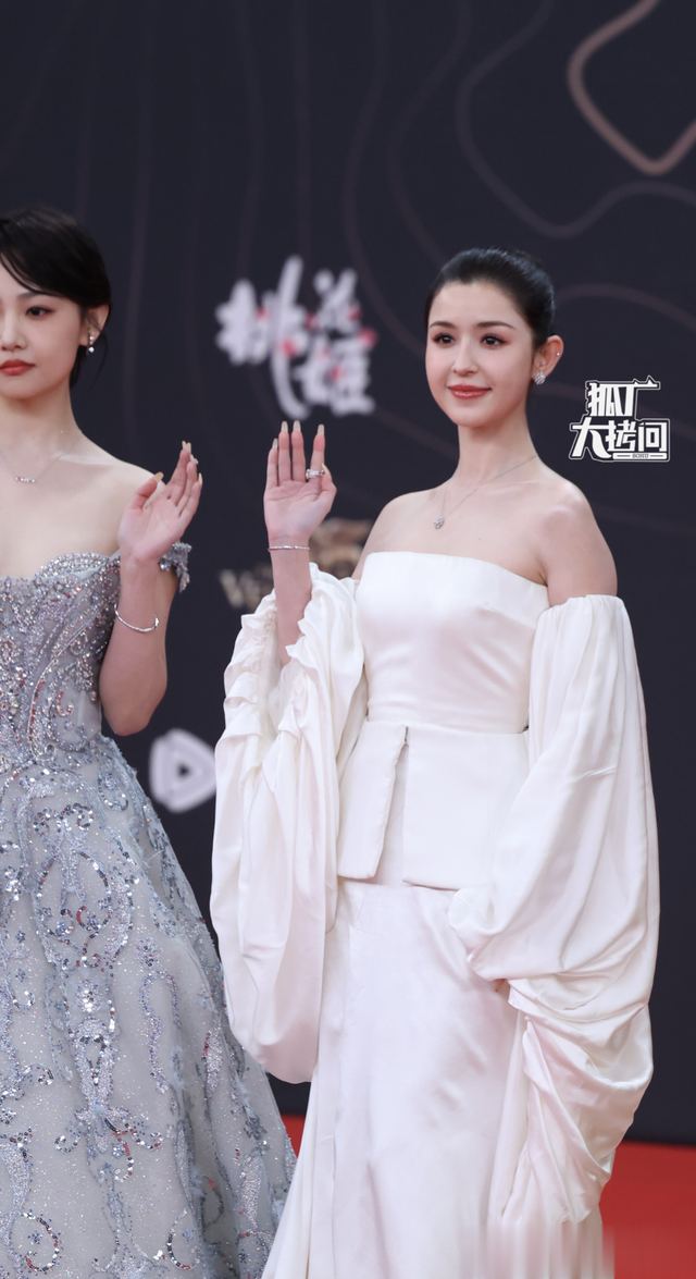 这一夜，虞书欣甜美，孟子义明艳，都不如压轴的赵丽颖，女王归来