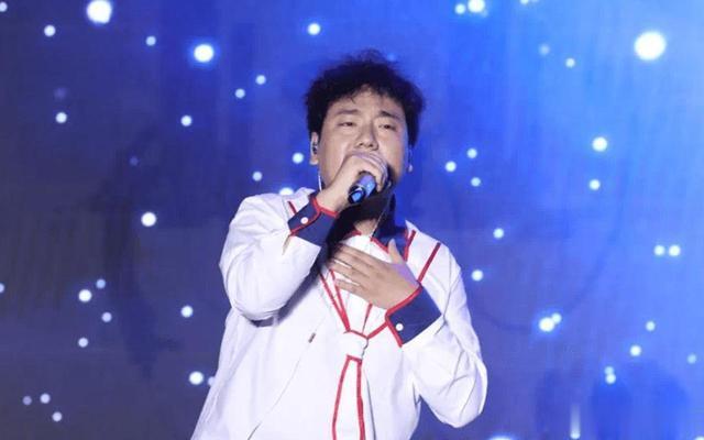 奔跑吧兄弟|31岁登春晚爆红后，他第一件事，就是连夜回家给女儿扫墓