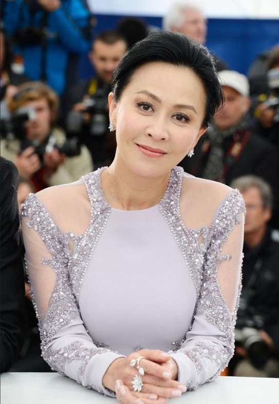 刘嘉玲彻底崩溃!当年被绑架照片全泄露,结婚17年无子真相大白